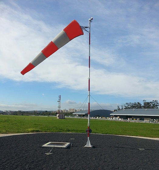 delta-box_marking_wind-direction-indicators-icao-stna-4